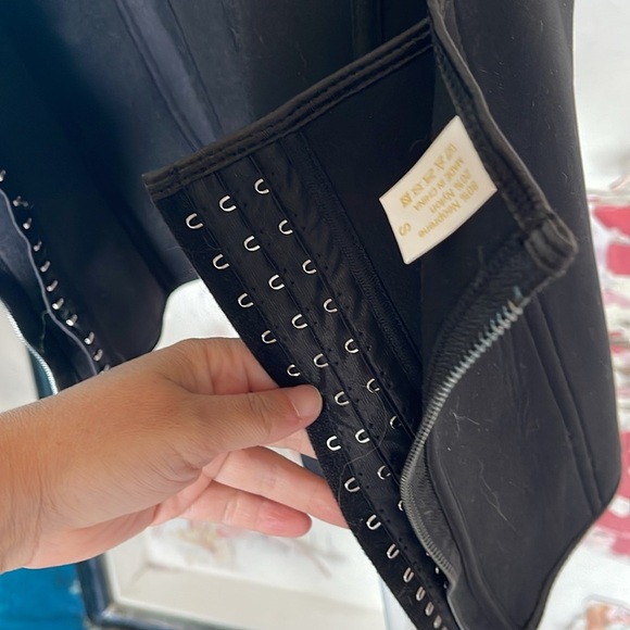 Black Zippered Women's waist trainer NWT - Picture 5 of 7